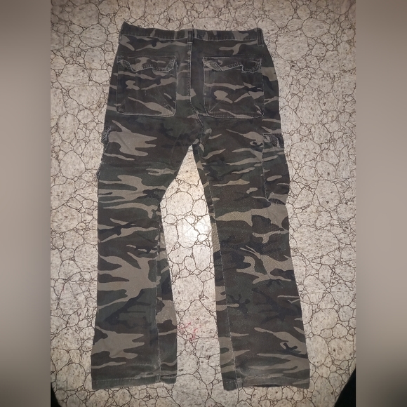 Wrangler Camo Cargos - Picture 2 of 3